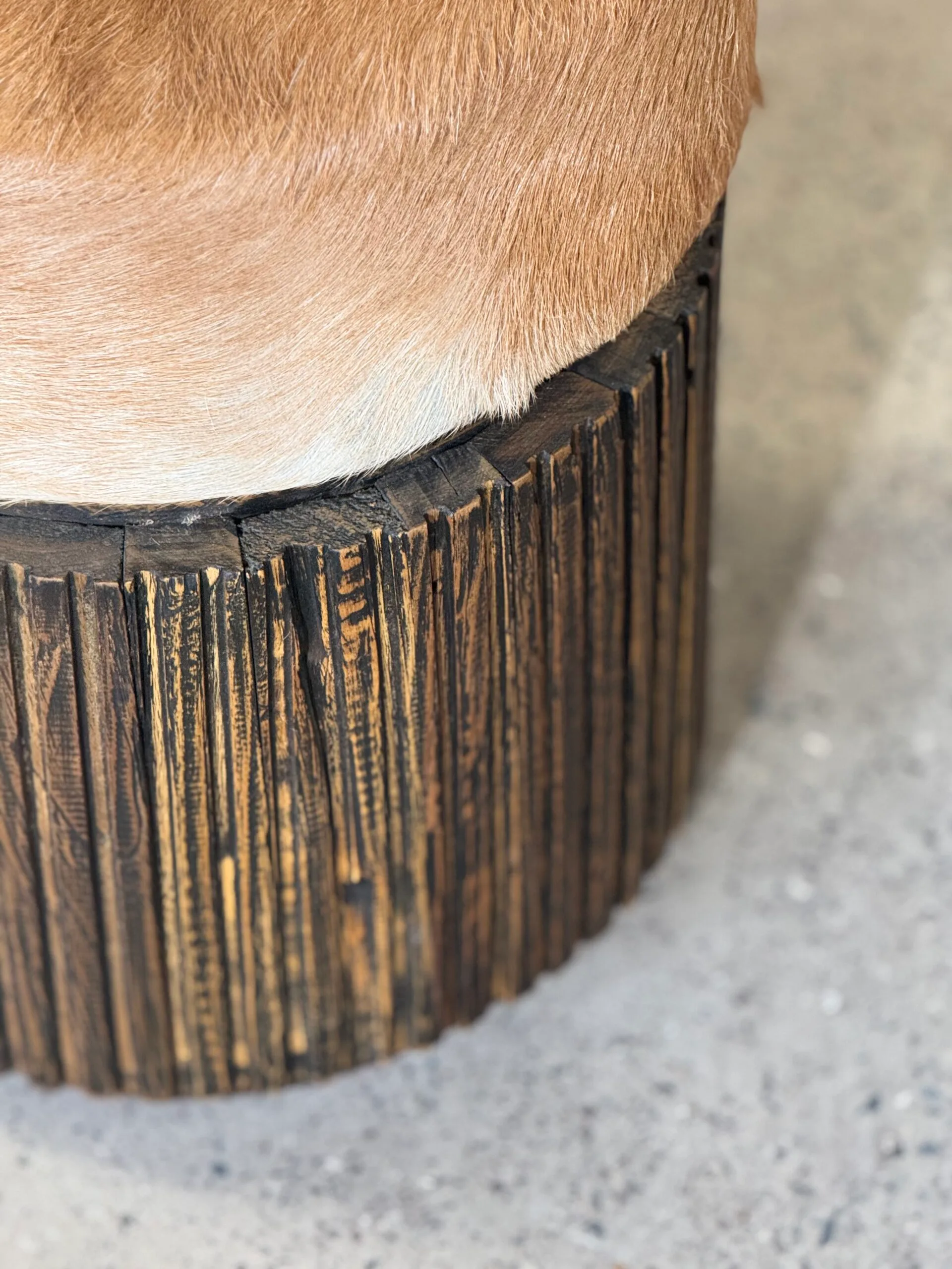 Luxury Faux Fur Ottoman with Wooden Legs - OT-028 - Image 4
