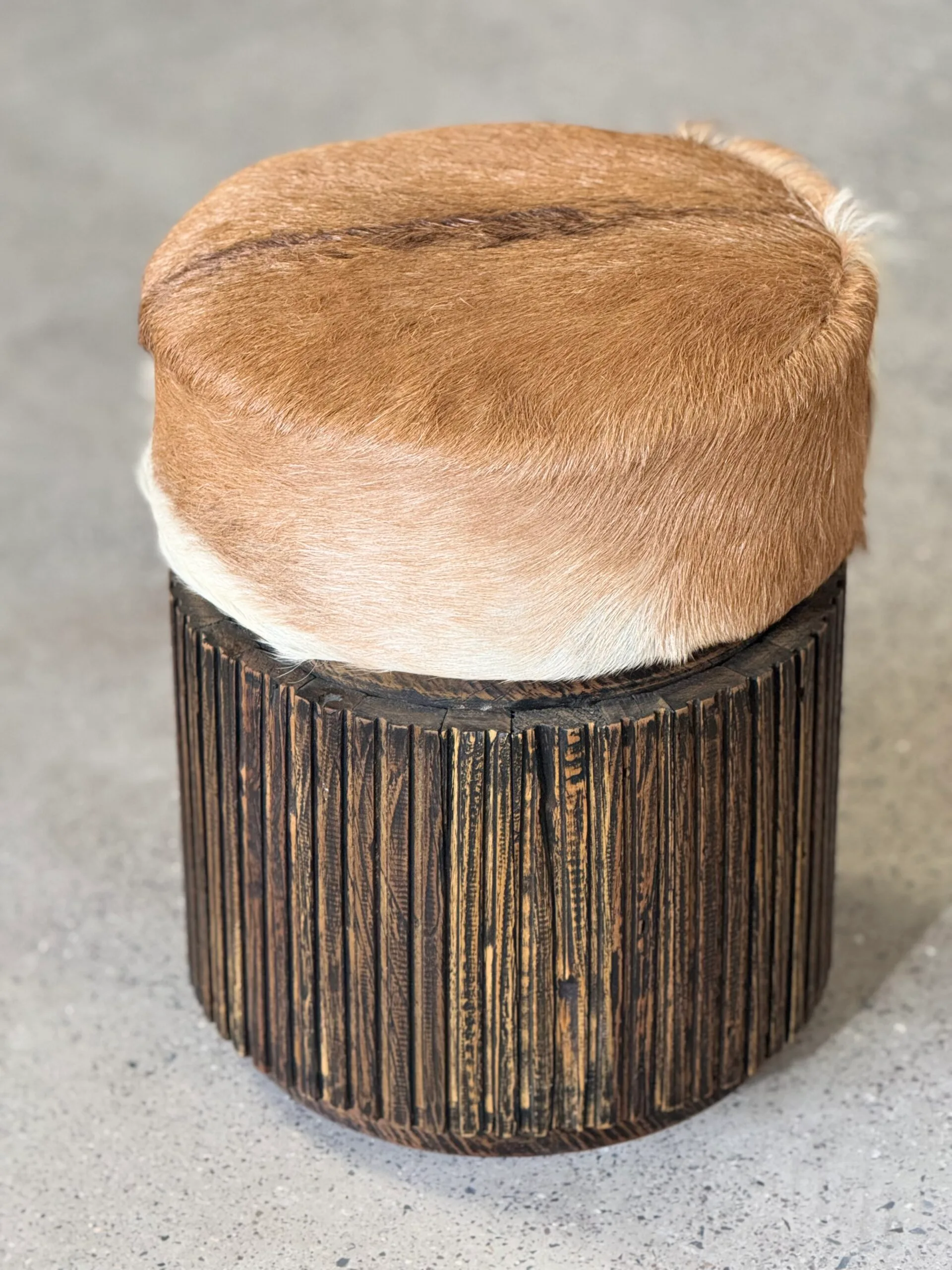 Luxury Faux Fur Ottoman with Wooden Legs - OT-028 - Image 5